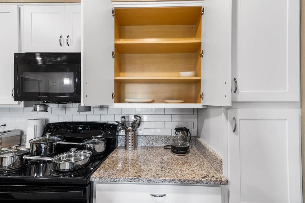 Elegant 1Br/1Ba Condo With Pool, Gym And Laundry 墨尔本 外观 照片