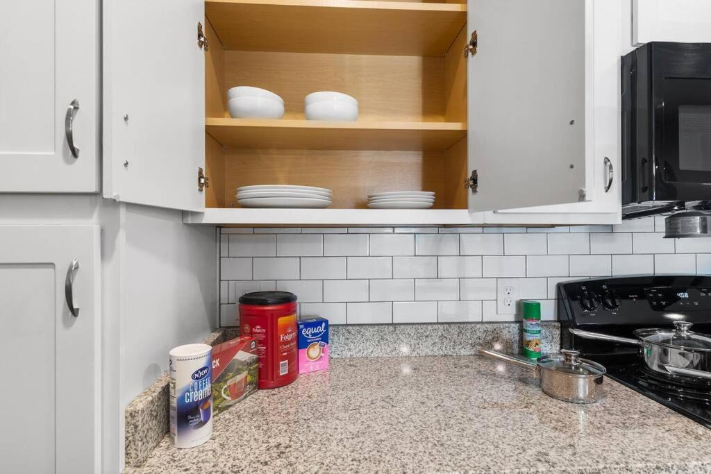Elegant 1Br/1Ba Condo With Pool, Gym And Laundry 墨尔本 外观 照片
