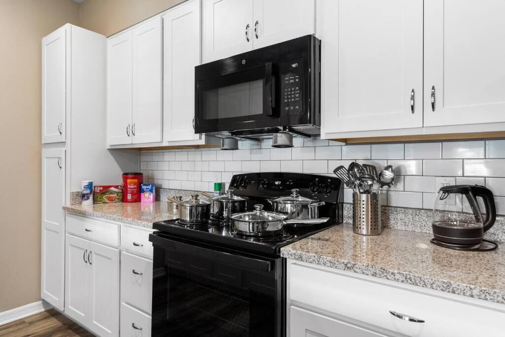 Elegant 1Br/1Ba Condo With Pool, Gym And Laundry 墨尔本 外观 照片