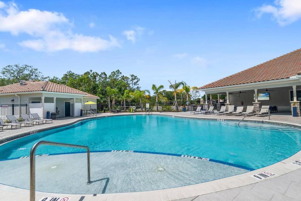 Elegant 1Br/1Ba Condo With Pool, Gym And Laundry 墨尔本 外观 照片