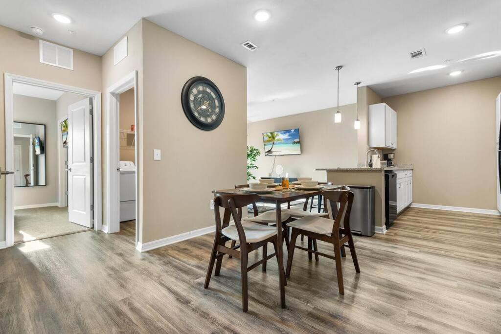 Elegant 1Br/1Ba Condo With Pool, Gym And Laundry 墨尔本 外观 照片
