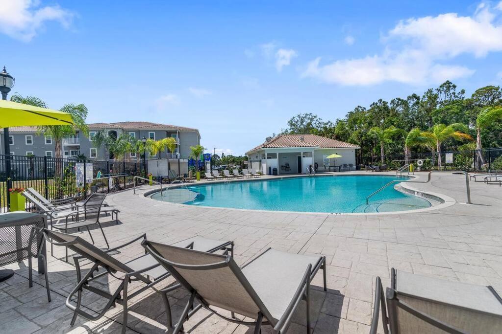 Elegant 1Br/1Ba Condo With Pool, Gym And Laundry 墨尔本 外观 照片